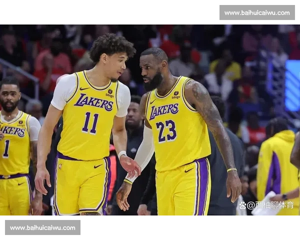 从录像回放看湖人对阵热火第一场的关键转折与战术博弈解析